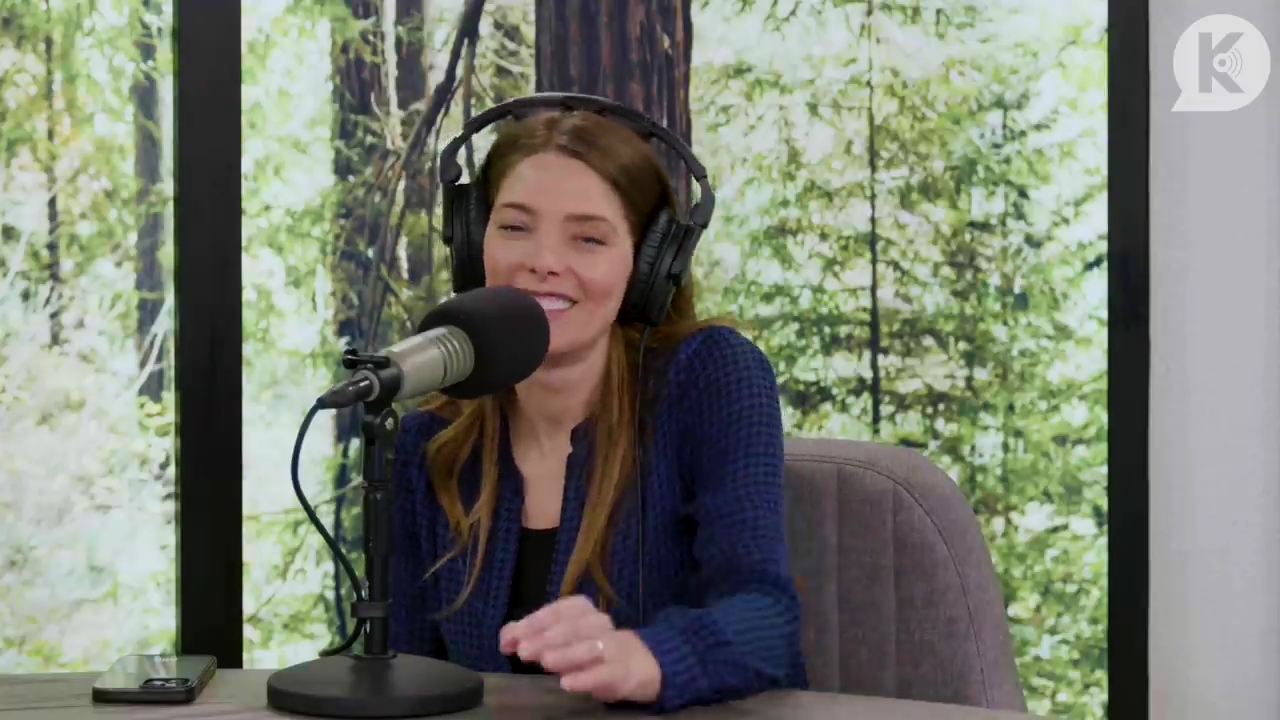 Ashley-Greene-dot-nl_TheTwilightEffectPostcast-Aflevering9NewMoonRewatchPart3of3-4097.jpg Ashley-Greene-dot-nl_TheTwilightEffectPostcast-Aflevering9NewMoonRewatchPart3of3-4097.jpg