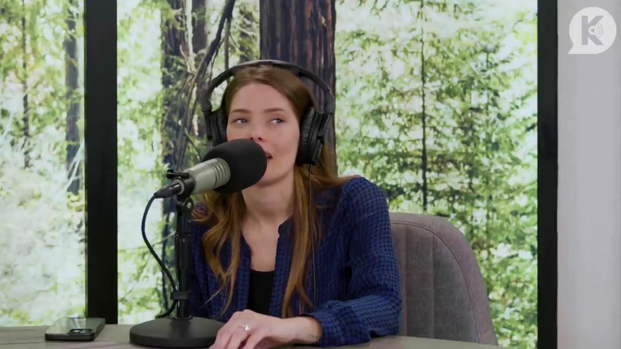 Ashley-Greene-dot-nl_TheTwilightEffectPostcast-Aflevering9NewMoonRewatchPart3of3-4126.jpg Ashley-Greene-dot-nl_TheTwilightEffectPostcast-Aflevering9NewMoonRewatchPart3of3-4126.jpg