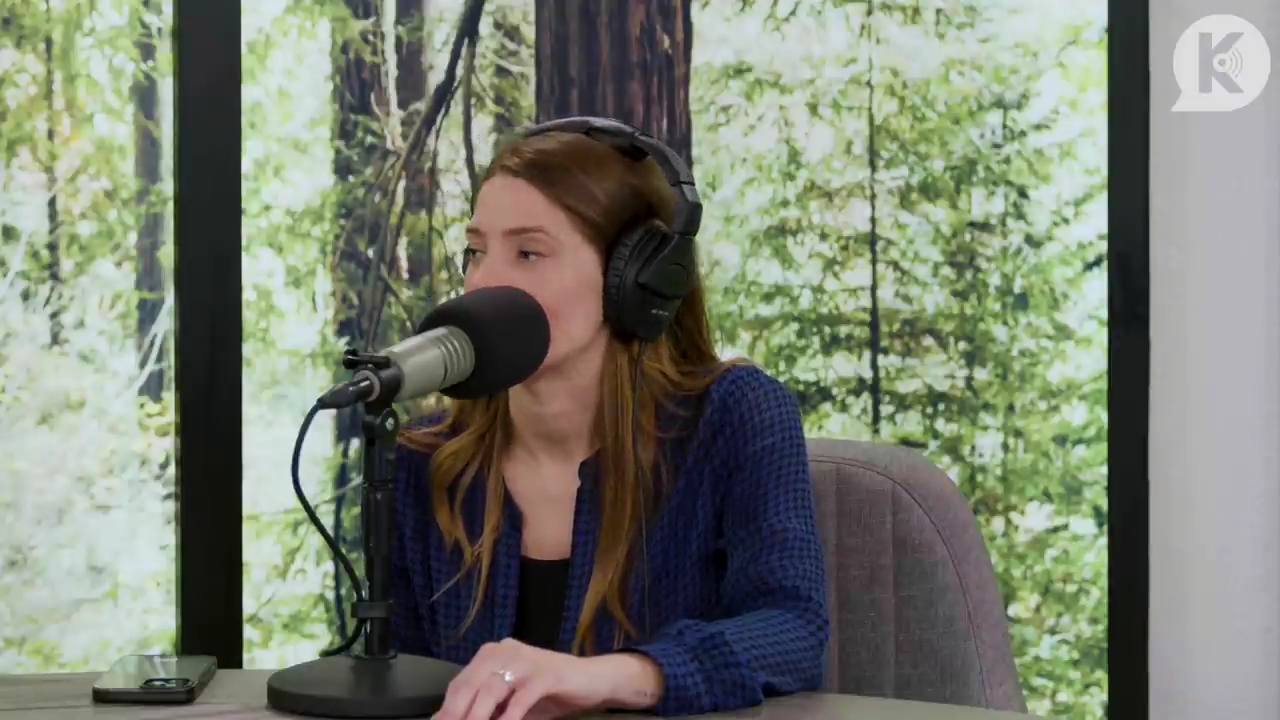 Ashley-Greene-dot-nl_TheTwilightEffectPostcast-Aflevering9NewMoonRewatchPart3of3-4128.jpg Ashley-Greene-dot-nl_TheTwilightEffectPostcast-Aflevering9NewMoonRewatchPart3of3-4128.jpg