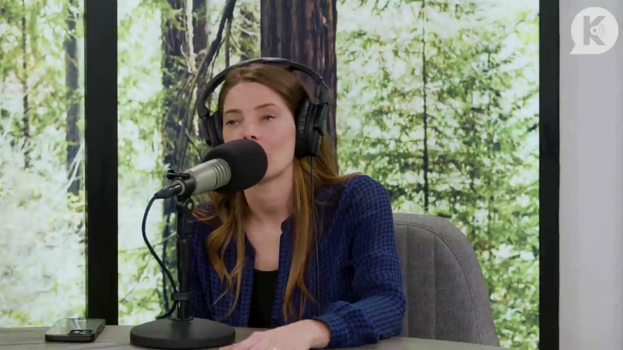 Ashley-Greene-dot-nl_TheTwilightEffectPostcast-Aflevering9NewMoonRewatchPart3of3-4130.jpg Ashley-Greene-dot-nl_TheTwilightEffectPostcast-Aflevering9NewMoonRewatchPart3of3-4130.jpg