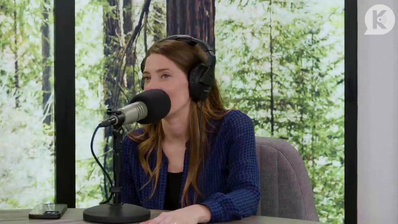 Ashley-Greene-dot-nl_TheTwilightEffectPostcast-Aflevering9NewMoonRewatchPart3of3-4132.jpg Ashley-Greene-dot-nl_TheTwilightEffectPostcast-Aflevering9NewMoonRewatchPart3of3-4132.jpg