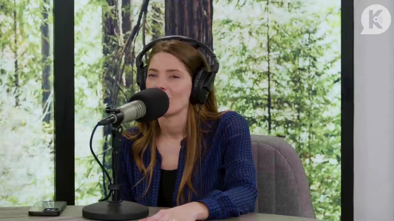 Ashley-Greene-dot-nl_TheTwilightEffectPostcast-Aflevering9NewMoonRewatchPart3of3-4142.jpg Ashley-Greene-dot-nl_TheTwilightEffectPostcast-Aflevering9NewMoonRewatchPart3of3-4142.jpg