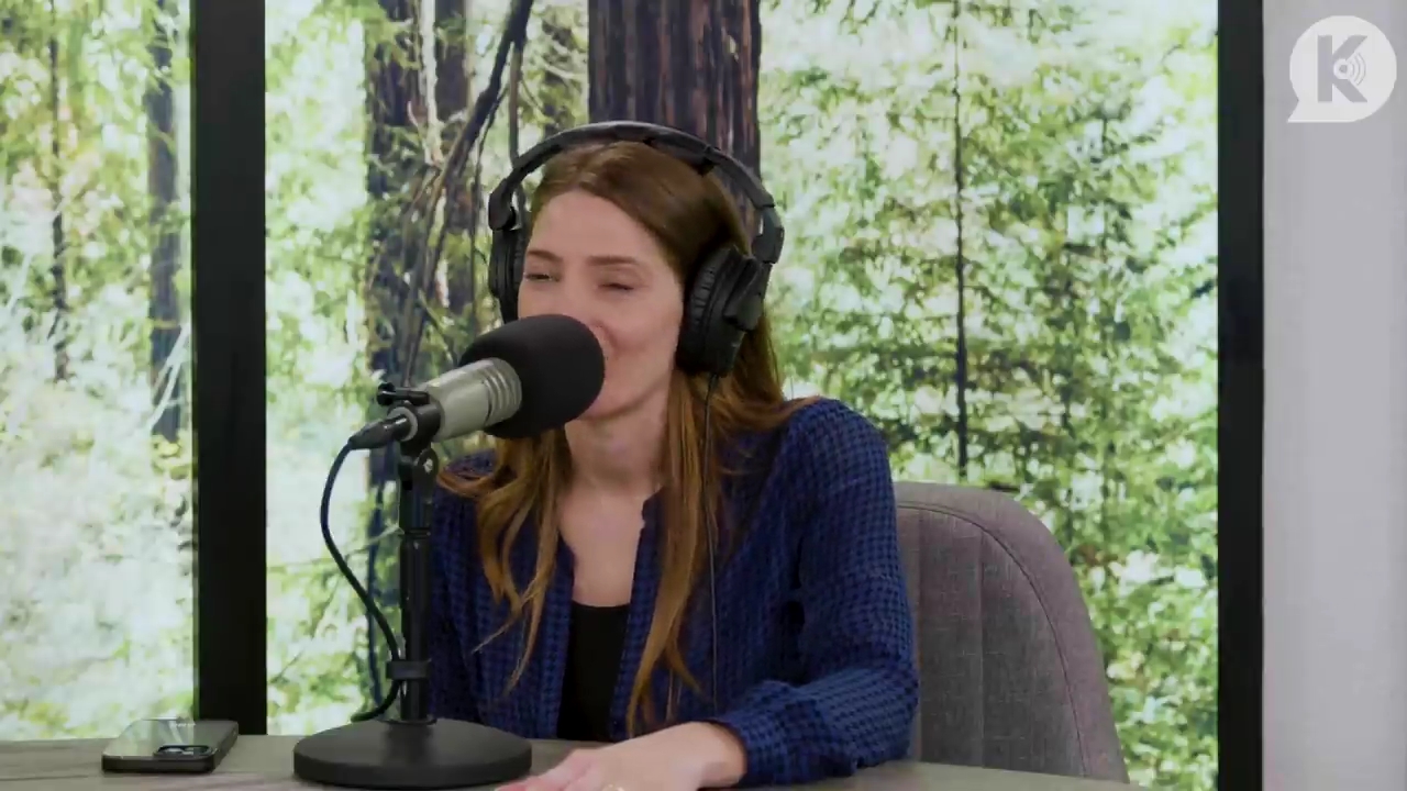 Ashley-Greene-dot-nl_TheTwilightEffectPostcast-Aflevering9NewMoonRewatchPart3of3-4143.jpg Ashley-Greene-dot-nl_TheTwilightEffectPostcast-Aflevering9NewMoonRewatchPart3of3-4143.jpg