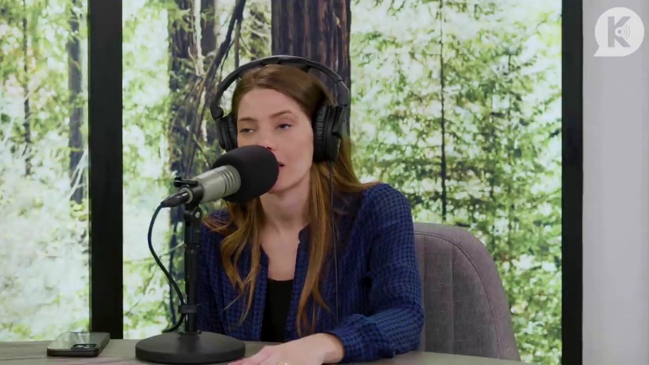 Ashley-Greene-dot-nl_TheTwilightEffectPostcast-Aflevering9NewMoonRewatchPart3of3-4147.jpg Ashley-Greene-dot-nl_TheTwilightEffectPostcast-Aflevering9NewMoonRewatchPart3of3-4147.jpg