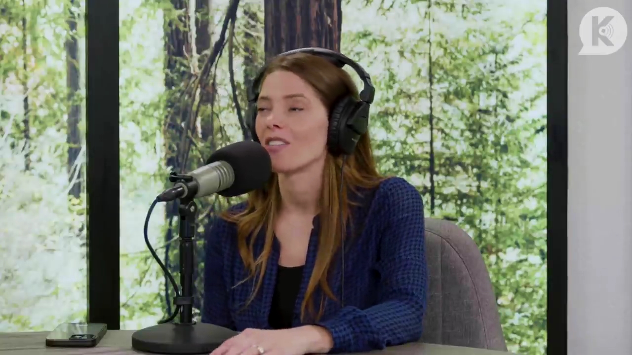 Ashley-Greene-dot-nl_TheTwilightEffectPostcast-Aflevering9NewMoonRewatchPart3of3-4150.jpg Ashley-Greene-dot-nl_TheTwilightEffectPostcast-Aflevering9NewMoonRewatchPart3of3-4150.jpg