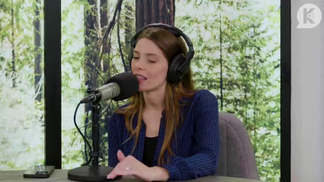 Ashley-Greene-dot-nl_TheTwilightEffectPostcast-Aflevering9NewMoonRewatchPart3of3-4151.jpg Ashley-Greene-dot-nl_TheTwilightEffectPostcast-Aflevering9NewMoonRewatchPart3of3-4151.jpg