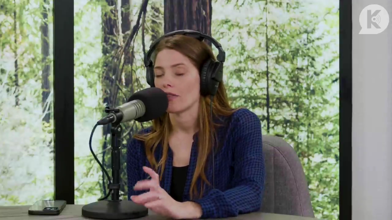 Ashley-Greene-dot-nl_TheTwilightEffectPostcast-Aflevering9NewMoonRewatchPart3of3-4154.jpg Ashley-Greene-dot-nl_TheTwilightEffectPostcast-Aflevering9NewMoonRewatchPart3of3-4154.jpg