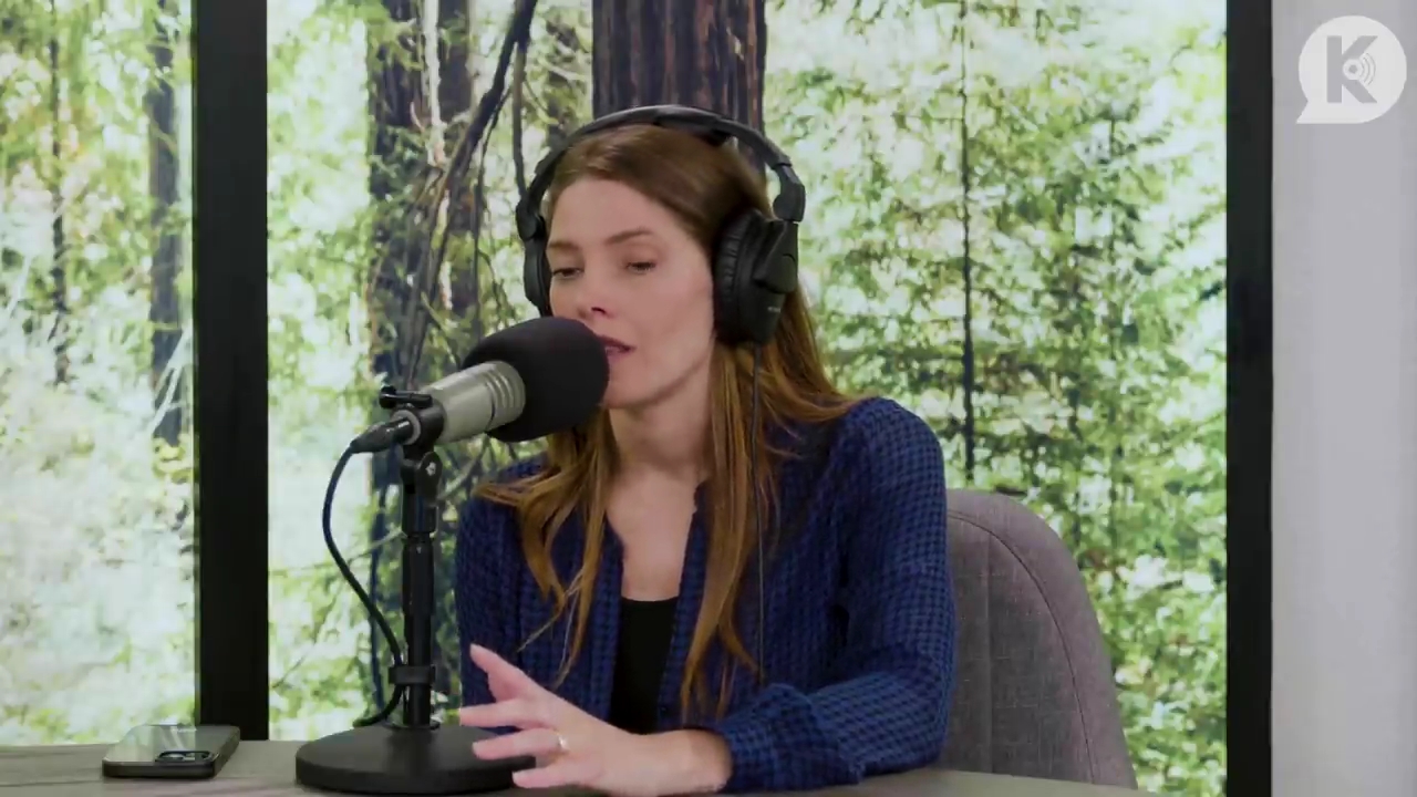 Ashley-Greene-dot-nl_TheTwilightEffectPostcast-Aflevering9NewMoonRewatchPart3of3-4165.jpg Ashley-Greene-dot-nl_TheTwilightEffectPostcast-Aflevering9NewMoonRewatchPart3of3-4165.jpg