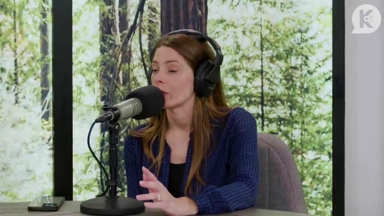 Ashley-Greene-dot-nl_TheTwilightEffectPostcast-Aflevering9NewMoonRewatchPart3of3-4167.jpg Ashley-Greene-dot-nl_TheTwilightEffectPostcast-Aflevering9NewMoonRewatchPart3of3-4167.jpg