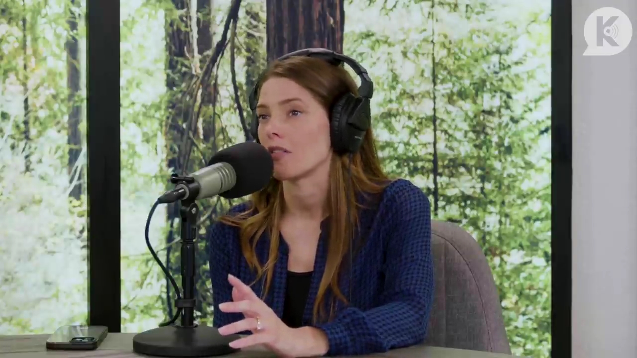 Ashley-Greene-dot-nl_TheTwilightEffectPostcast-Aflevering9NewMoonRewatchPart3of3-4171.jpg Ashley-Greene-dot-nl_TheTwilightEffectPostcast-Aflevering9NewMoonRewatchPart3of3-4171.jpg