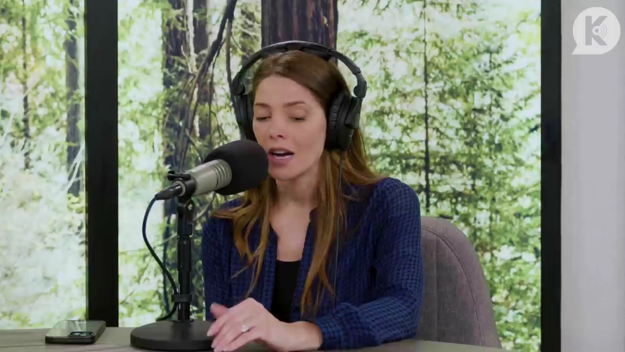 Ashley-Greene-dot-nl_TheTwilightEffectPostcast-Aflevering9NewMoonRewatchPart3of3-4172.jpg Ashley-Greene-dot-nl_TheTwilightEffectPostcast-Aflevering9NewMoonRewatchPart3of3-4172.jpg