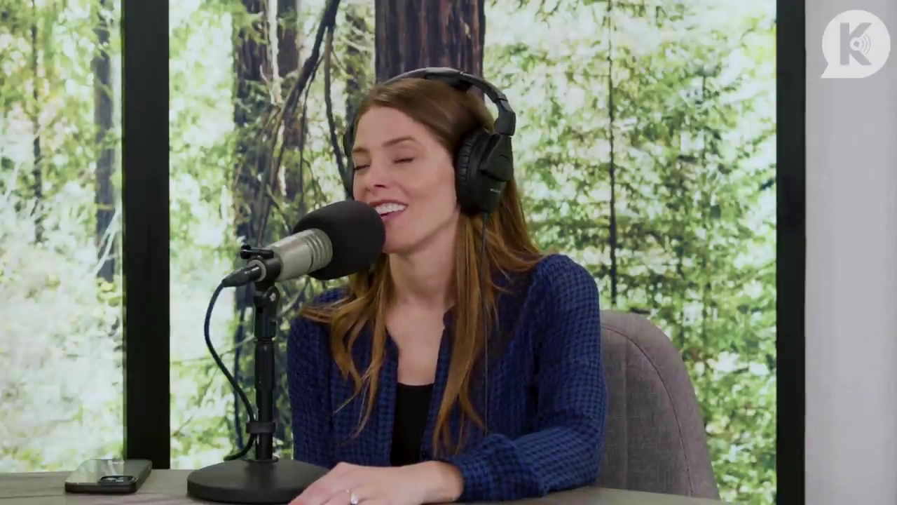 Ashley-Greene-dot-nl_TheTwilightEffectPostcast-Aflevering9NewMoonRewatchPart3of3-4181.jpg Ashley-Greene-dot-nl_TheTwilightEffectPostcast-Aflevering9NewMoonRewatchPart3of3-4181.jpg