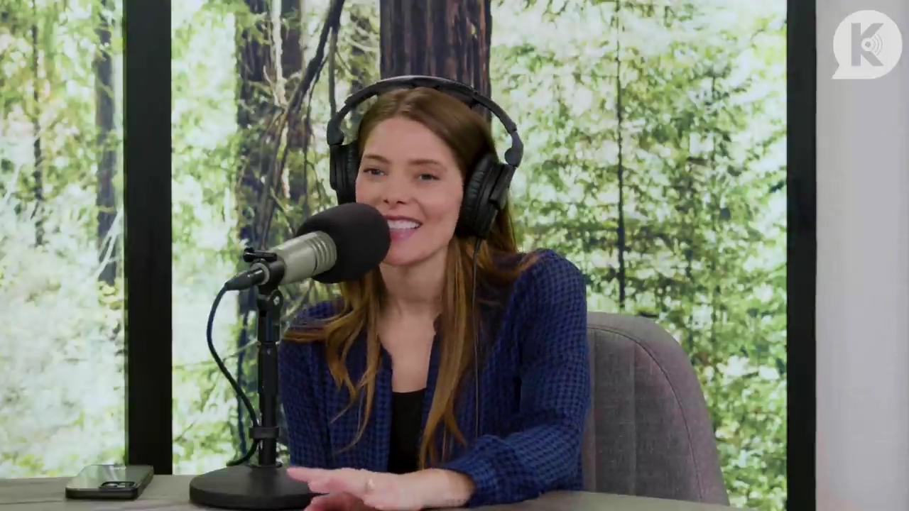Ashley-Greene-dot-nl_TheTwilightEffectPostcast-Aflevering9NewMoonRewatchPart3of3-4220.jpg