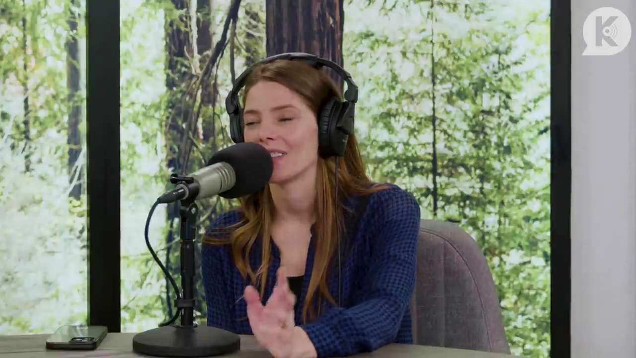 Ashley-Greene-dot-nl_TheTwilightEffectPostcast-Aflevering9NewMoonRewatchPart3of3-4225.jpg Ashley-Greene-dot-nl_TheTwilightEffectPostcast-Aflevering9NewMoonRewatchPart3of3-4225.jpg