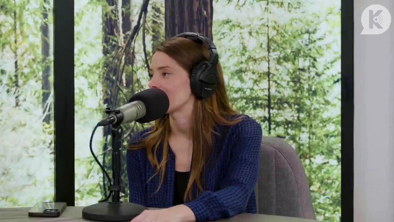 Ashley-Greene-dot-nl_TheTwilightEffectPostcast-Aflevering9NewMoonRewatchPart3of3-4226.jpg Ashley-Greene-dot-nl_TheTwilightEffectPostcast-Aflevering9NewMoonRewatchPart3of3-4226.jpg