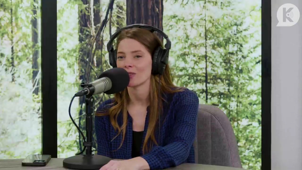 Ashley-Greene-dot-nl_TheTwilightEffectPostcast-Aflevering9NewMoonRewatchPart3of3-4242.jpg Ashley-Greene-dot-nl_TheTwilightEffectPostcast-Aflevering9NewMoonRewatchPart3of3-4242.jpg