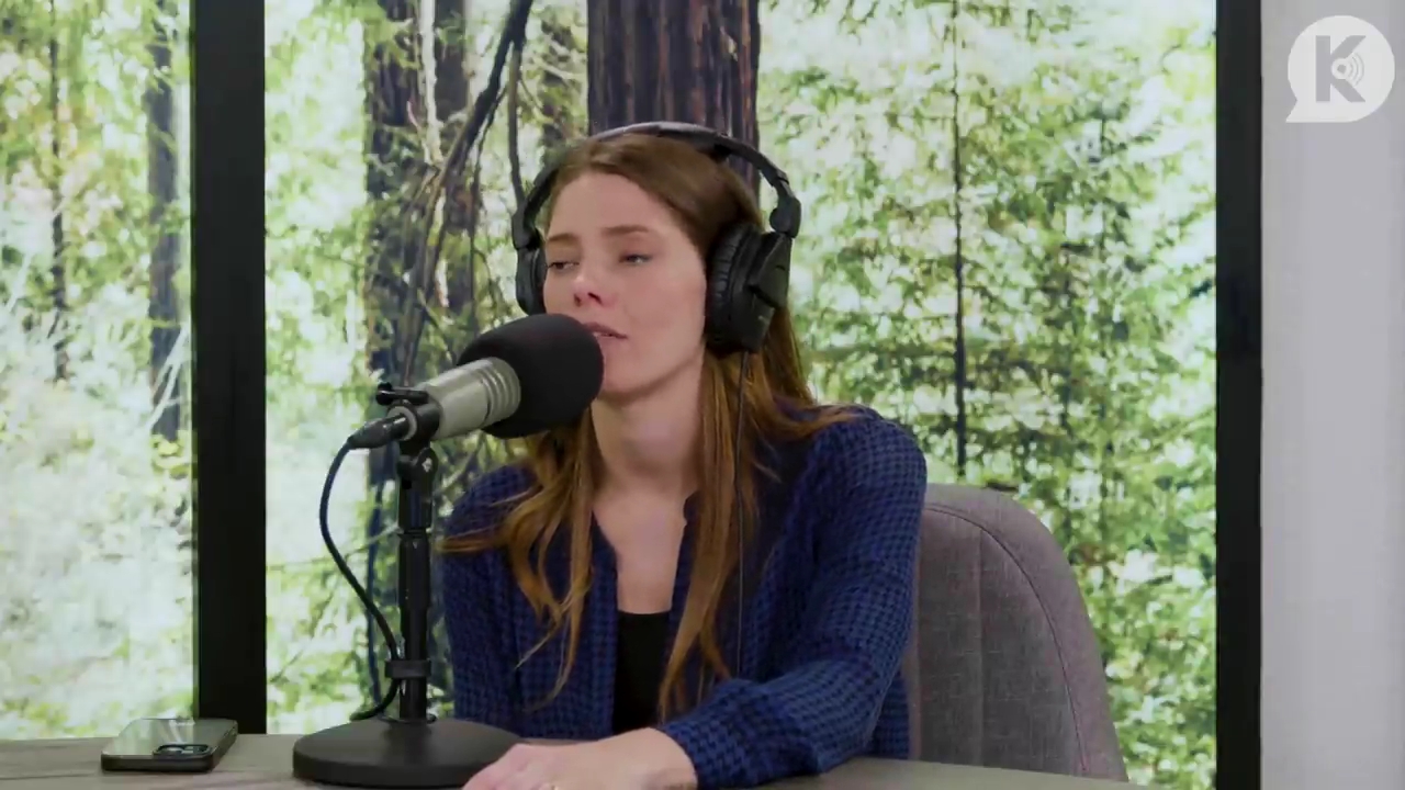 Ashley-Greene-dot-nl_TheTwilightEffectPostcast-Aflevering9NewMoonRewatchPart3of3-4247.jpg Ashley-Greene-dot-nl_TheTwilightEffectPostcast-Aflevering9NewMoonRewatchPart3of3-4247.jpg