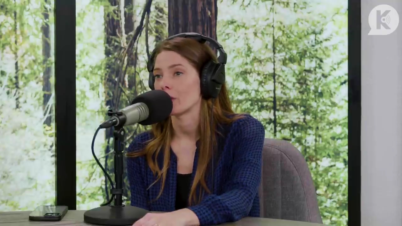 Ashley-Greene-dot-nl_TheTwilightEffectPostcast-Aflevering9NewMoonRewatchPart3of3-4253.jpg Ashley-Greene-dot-nl_TheTwilightEffectPostcast-Aflevering9NewMoonRewatchPart3of3-4253.jpg