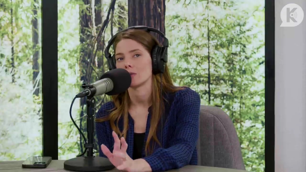 Ashley-Greene-dot-nl_TheTwilightEffectPostcast-Aflevering9NewMoonRewatchPart3of3-4255.jpg Ashley-Greene-dot-nl_TheTwilightEffectPostcast-Aflevering9NewMoonRewatchPart3of3-4255.jpg