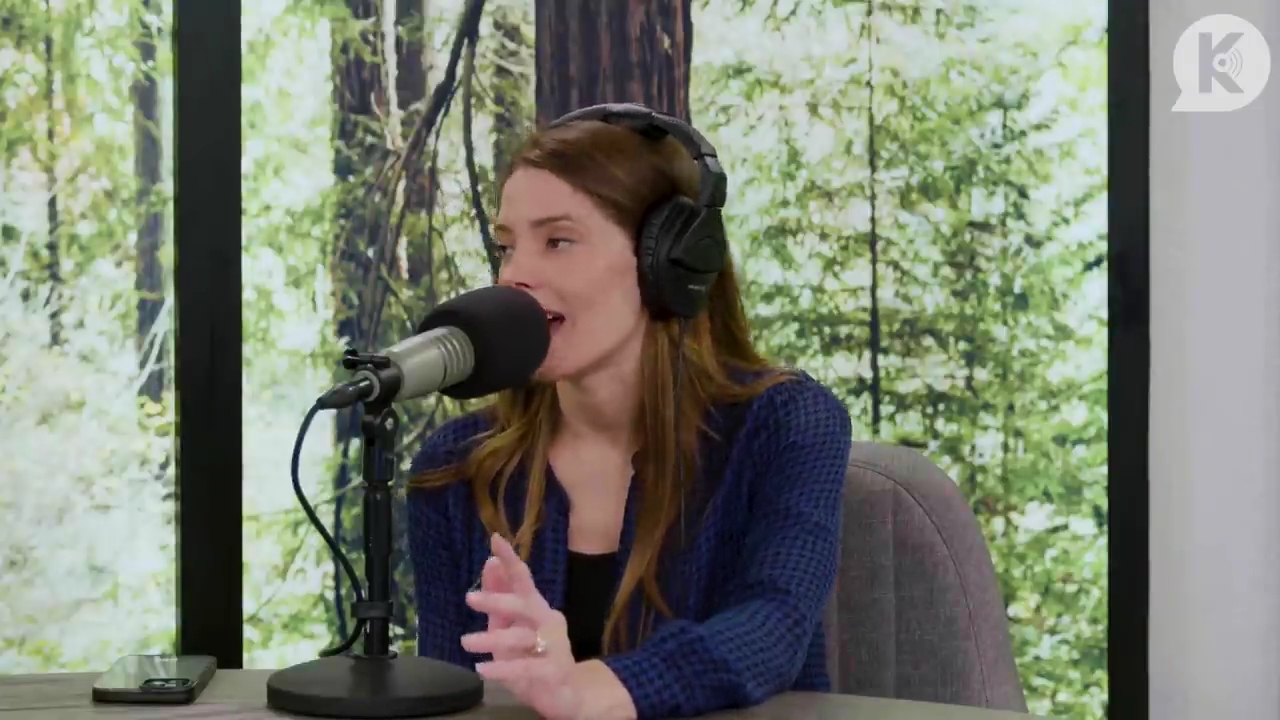 Ashley-Greene-dot-nl_TheTwilightEffectPostcast-Aflevering9NewMoonRewatchPart3of3-4258.jpg Ashley-Greene-dot-nl_TheTwilightEffectPostcast-Aflevering9NewMoonRewatchPart3of3-4258.jpg