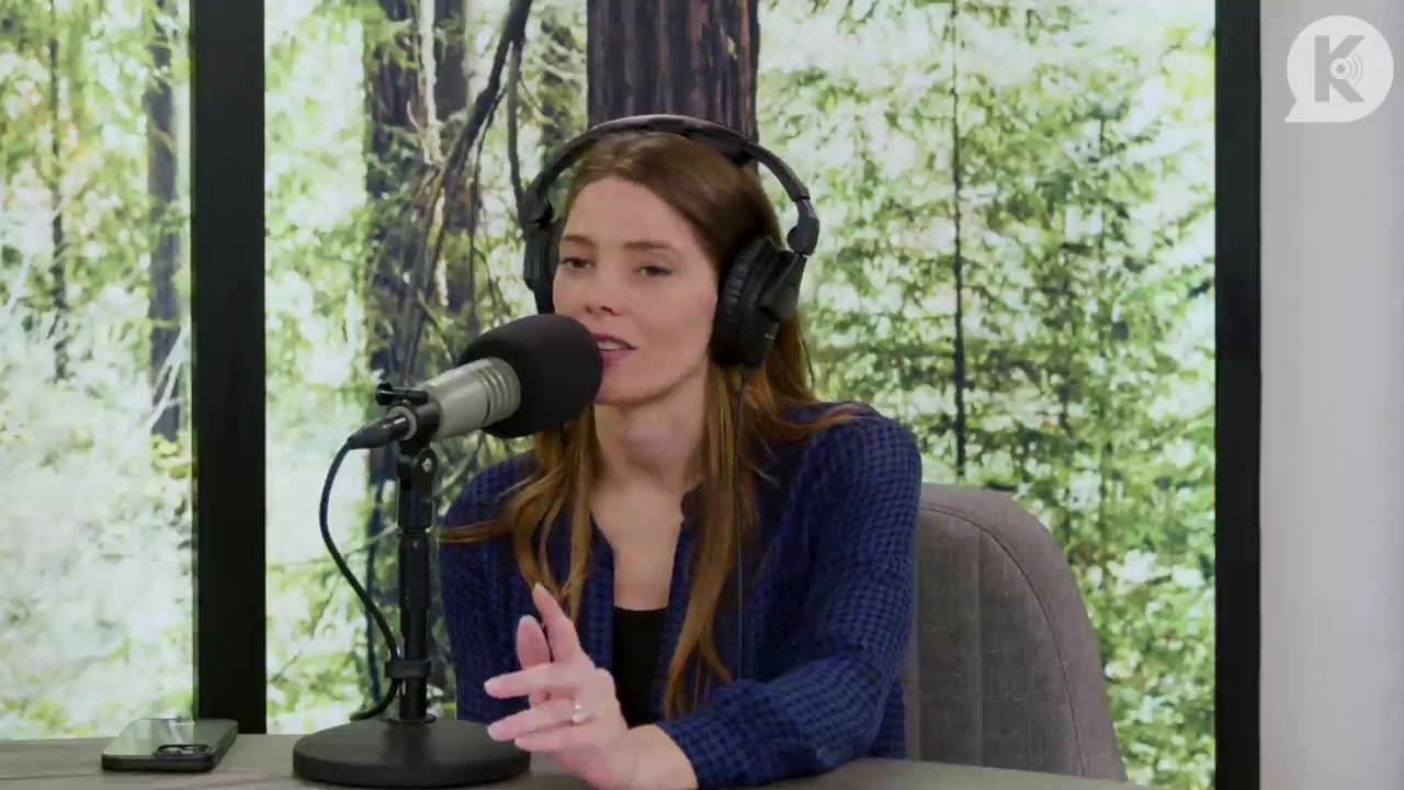 Ashley-Greene-dot-nl_TheTwilightEffectPostcast-Aflevering9NewMoonRewatchPart3of3-4259.jpg Ashley-Greene-dot-nl_TheTwilightEffectPostcast-Aflevering9NewMoonRewatchPart3of3-4259.jpg