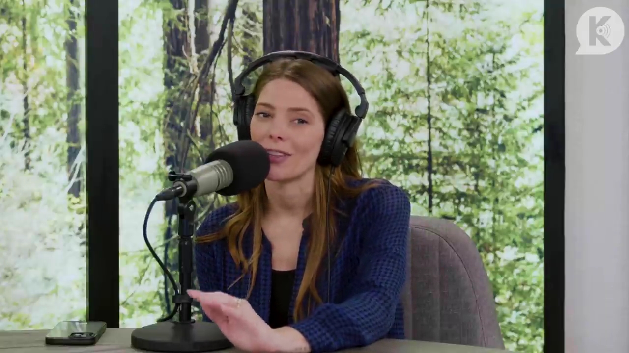 Ashley-Greene-dot-nl_TheTwilightEffectPostcast-Aflevering9NewMoonRewatchPart3of3-4261.jpg Ashley-Greene-dot-nl_TheTwilightEffectPostcast-Aflevering9NewMoonRewatchPart3of3-4261.jpg