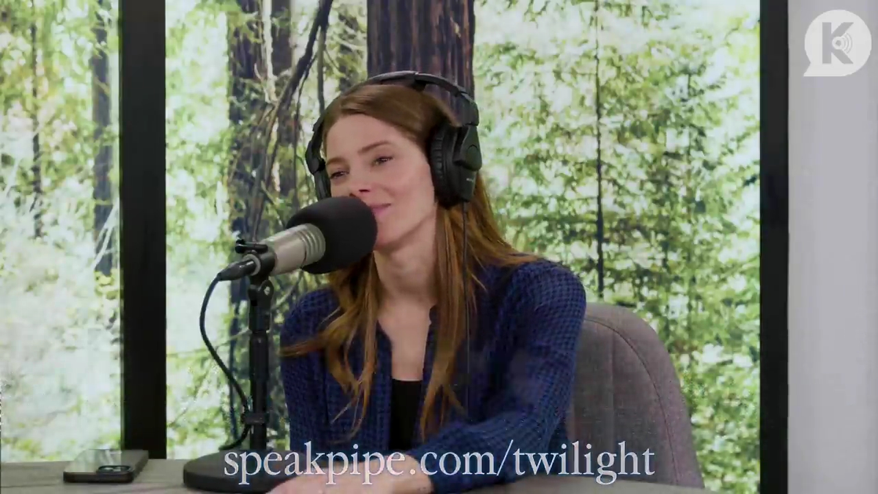 Ashley-Greene-dot-nl_TheTwilightEffectPostcast-Aflevering9NewMoonRewatchPart3of3-4284.jpg Ashley-Greene-dot-nl_TheTwilightEffectPostcast-Aflevering9NewMoonRewatchPart3of3-4284.jpg