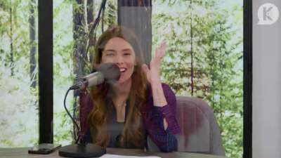 Ashley-Greene-dot-nl_TheTwilightEffectPostcast-Aflevering9NewMoonRewatchPart3of3-2162.jpg