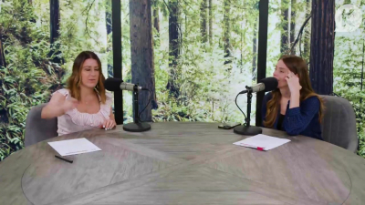 Ashley-Greene-dot-nl_TheTwilightEffectPostcast-Aflevering9NewMoonRewatchPart3of3-2345.jpg