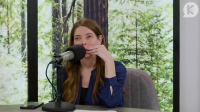 Ashley-Greene-dot-nl_TheTwilightEffectPostcast-Aflevering9NewMoonRewatchPart3of3-2604.jpg
