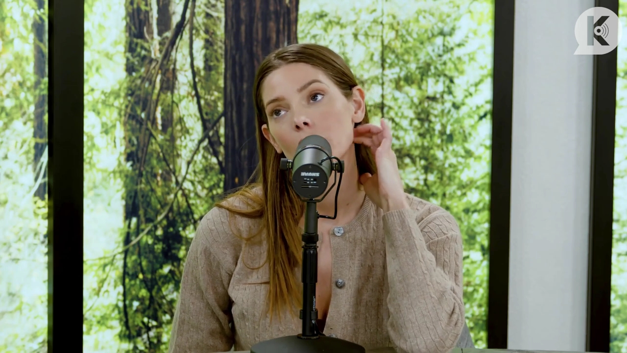 Ashley-Greene-dot-nl_TheTwilightEffect-TwiliightRewatchtPart3of3-0100.jpg