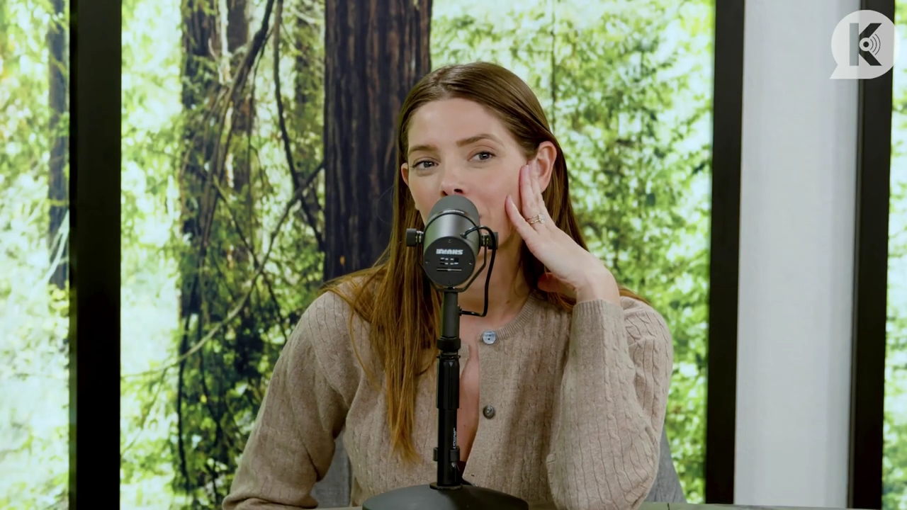 Ashley-Greene-dot-nl_TheTwilightEffect-TwiliightRewatchtPart3of3-0307.jpg