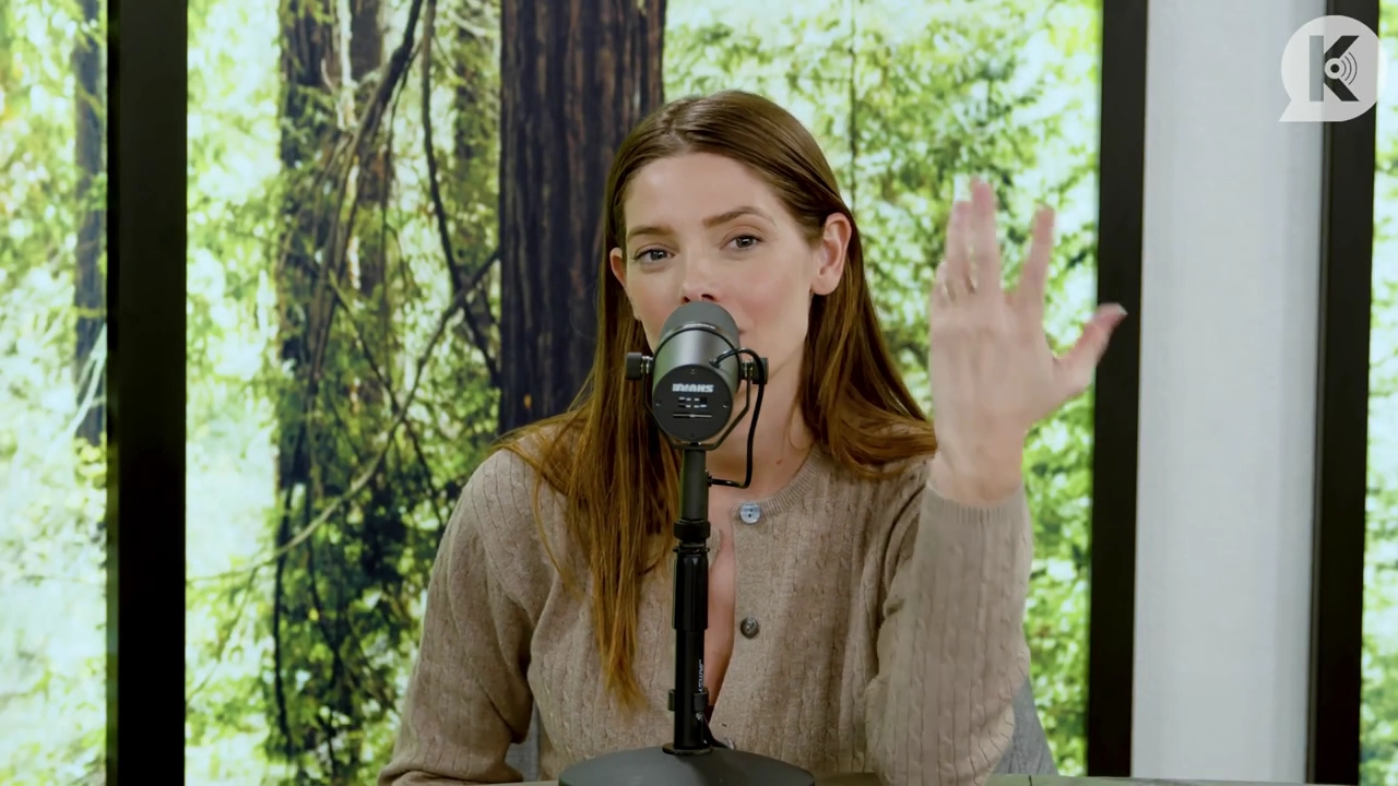 Ashley-Greene-dot-nl_TheTwilightEffect-TwiliightRewatchtPart3of3-0308.jpg