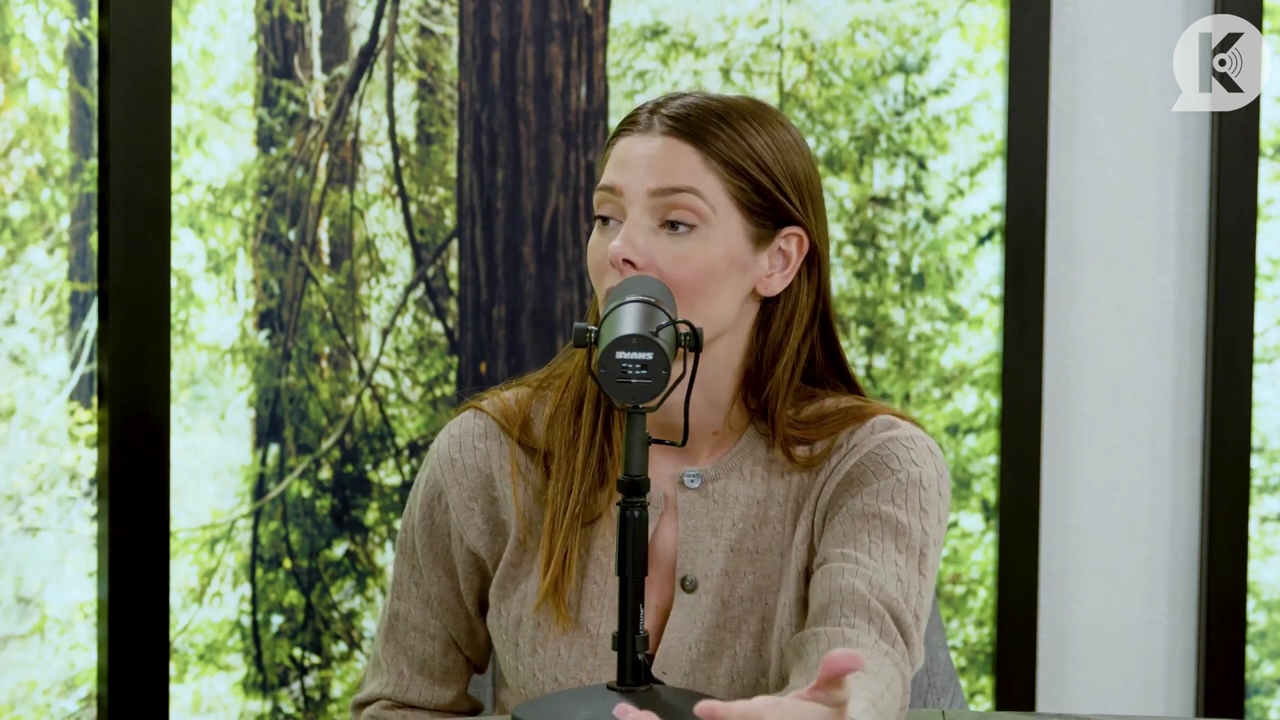 Ashley-Greene-dot-nl_TheTwilightEffect-TwiliightRewatchtPart3of3-0310.jpg