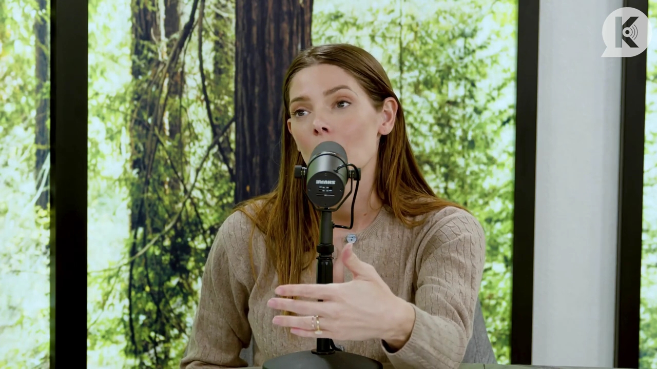 Ashley-Greene-dot-nl_TheTwilightEffect-TwiliightRewatchtPart3of3-0312.jpg