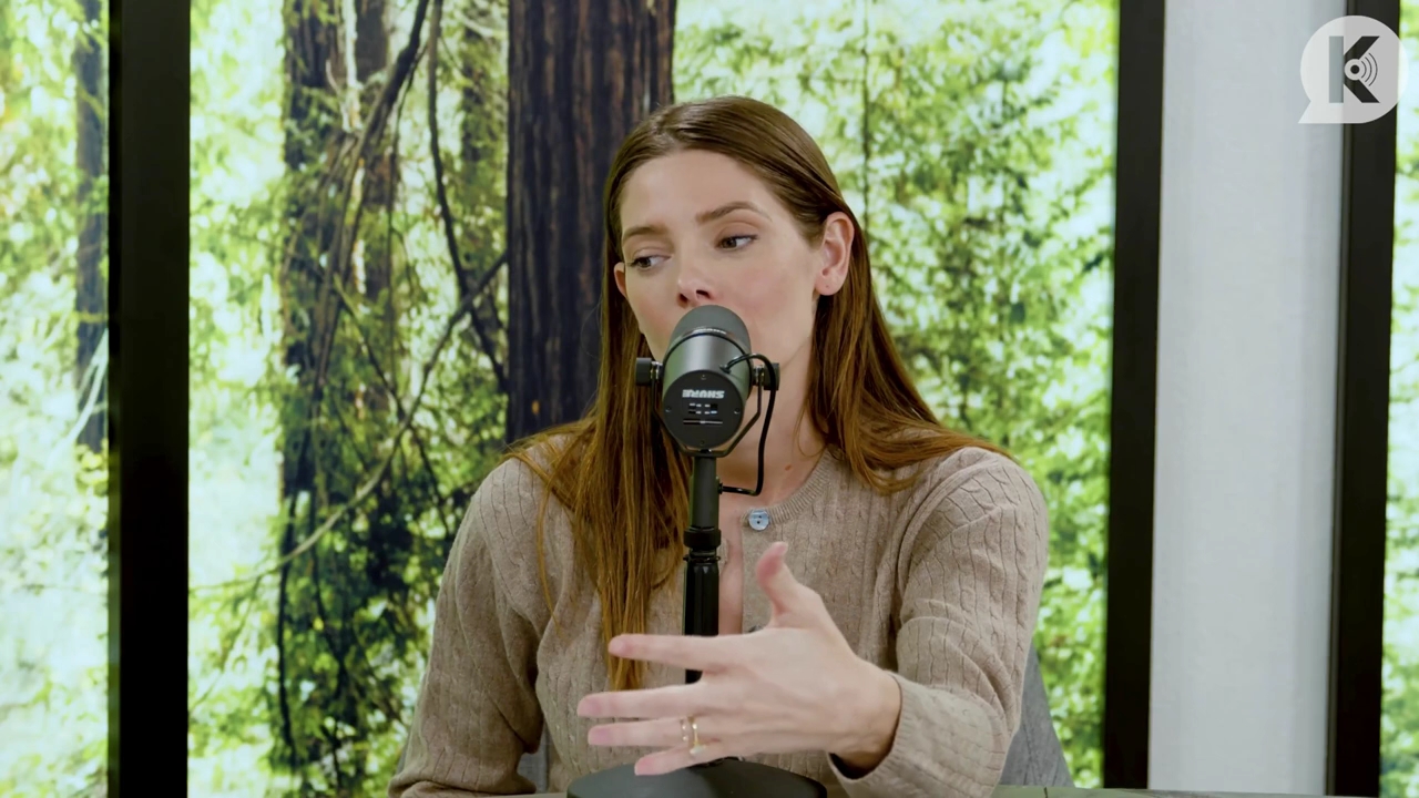 Ashley-Greene-dot-nl_TheTwilightEffect-TwiliightRewatchtPart3of3-0313.jpg