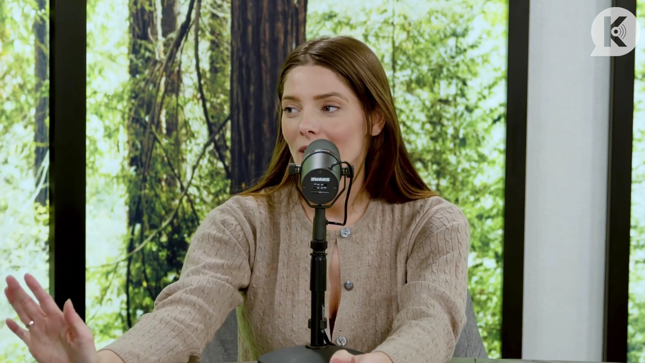 Ashley-Greene-dot-nl_TheTwilightEffect-TwiliightRewatchtPart3of3-1441.jpg