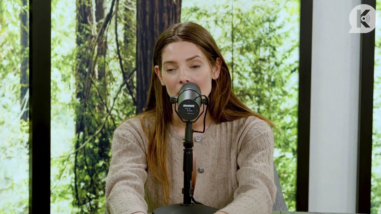 Ashley-Greene-dot-nl_TheTwilightEffect-TwiliightRewatchtPart3of3-1919.jpg