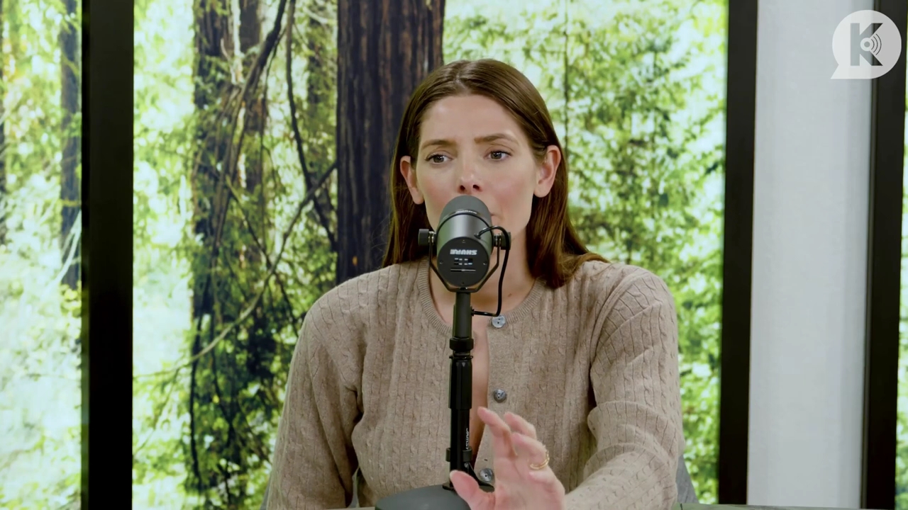 Ashley-Greene-dot-nl_TheTwilightEffect-TwiliightRewatchtPart3of3-2415.jpg