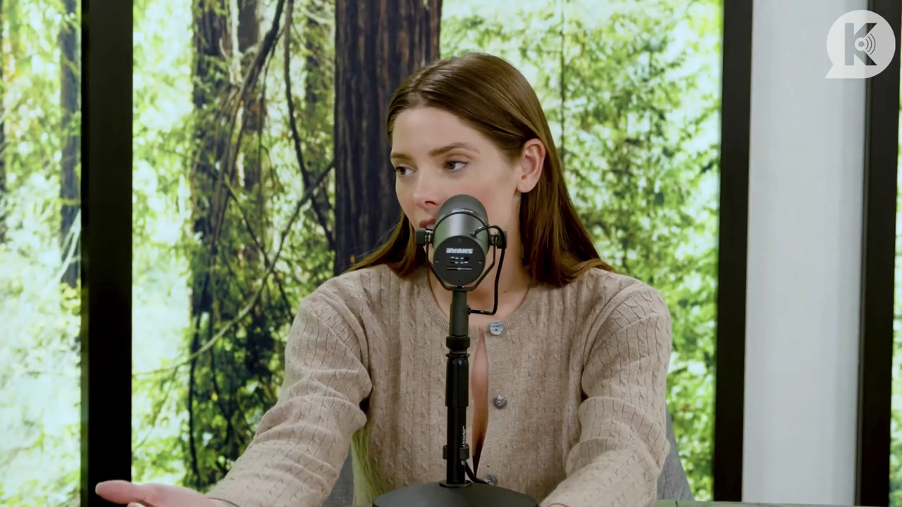 Ashley-Greene-dot-nl_TheTwilightEffect-TwiliightRewatchtPart3of3-2523.jpg