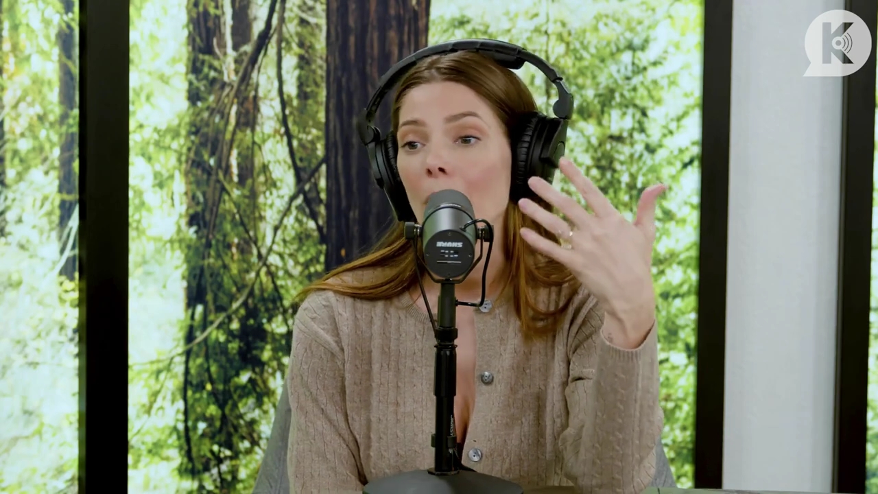 Ashley-Greene-dot-nl_TheTwilightEffect-TwiliightRewatchtPart3of3-3374.jpg