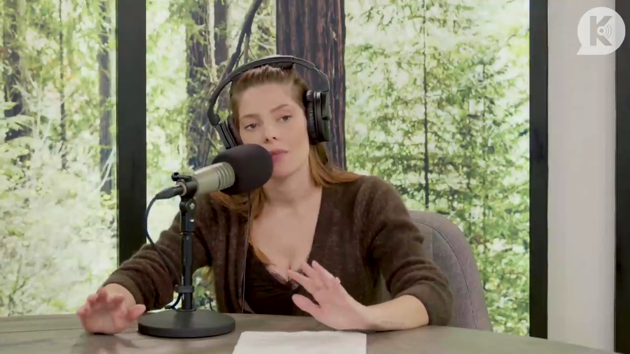 Ashley-Greene-dot-nl_TheTwilightEffect-Aflevering6CatherineHardwicke3102.jpg Ashley-Greene-dot-nl_TheTwilightEffect-Aflevering6CatherineHardwicke3102.jpg