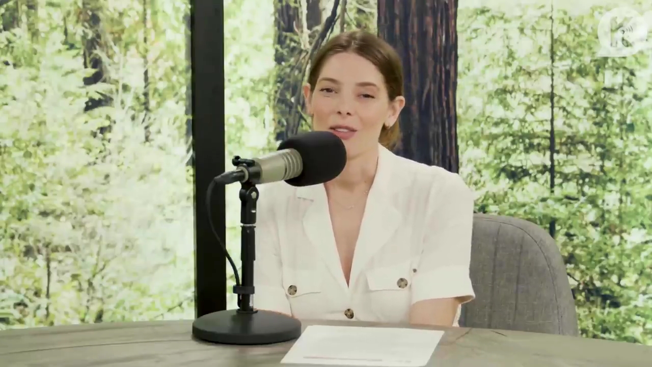 Ashley-Greene-dot-nl_TheTwilightEffect-Aflevering7NewMoonRewatchPart1of3-0016.jpg