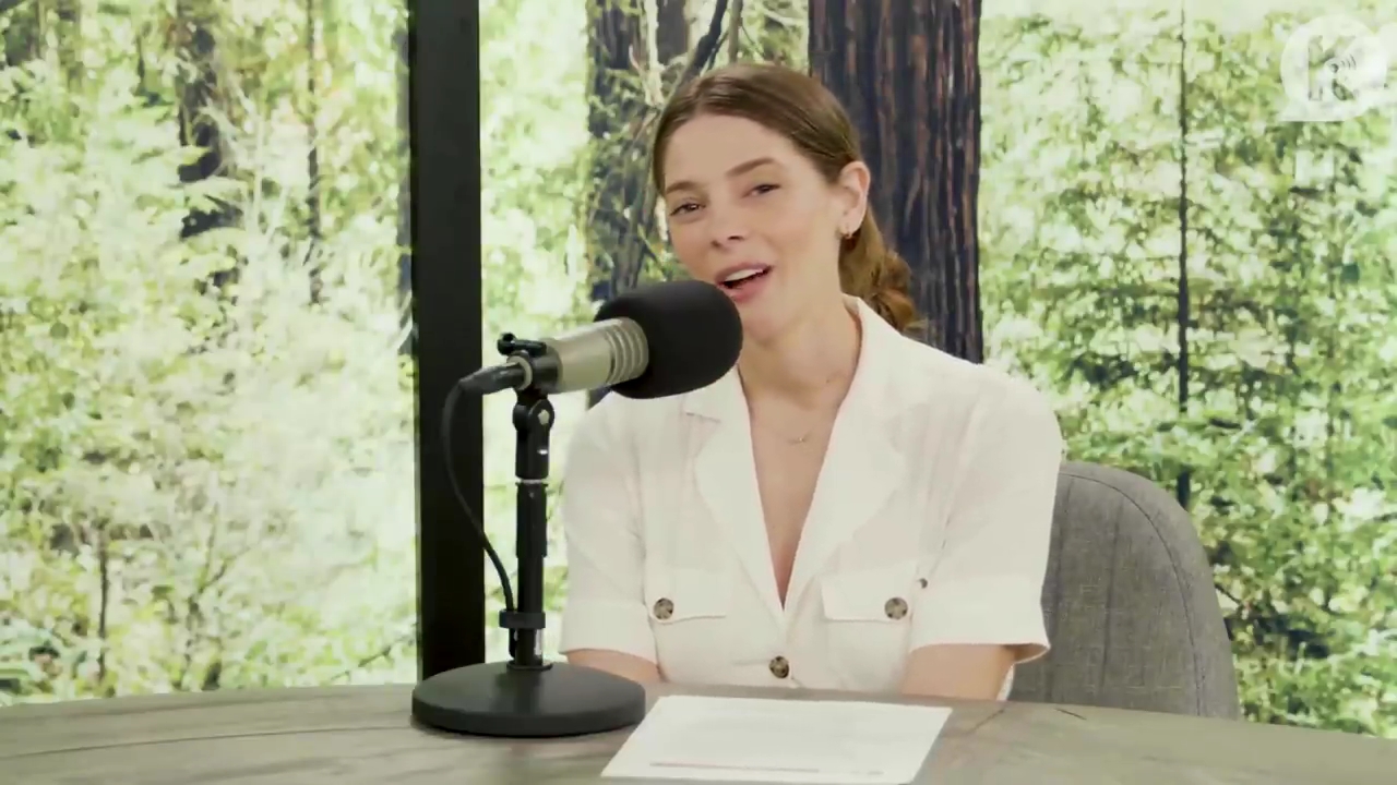 Ashley-Greene-dot-nl_TheTwilightEffect-Aflevering7NewMoonRewatchPart1of3-0018.jpg
