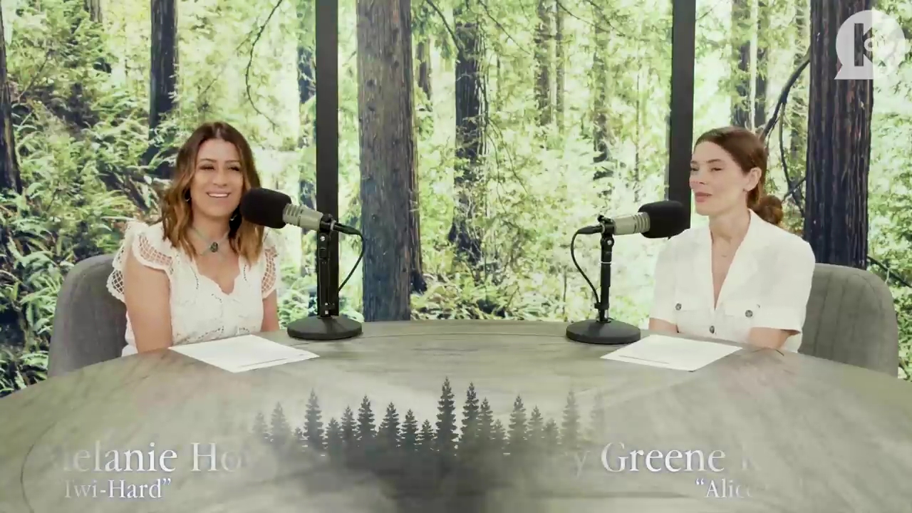Ashley-Greene-dot-nl_TheTwilightEffect-Aflevering7NewMoonRewatchPart1of3-0020.jpg