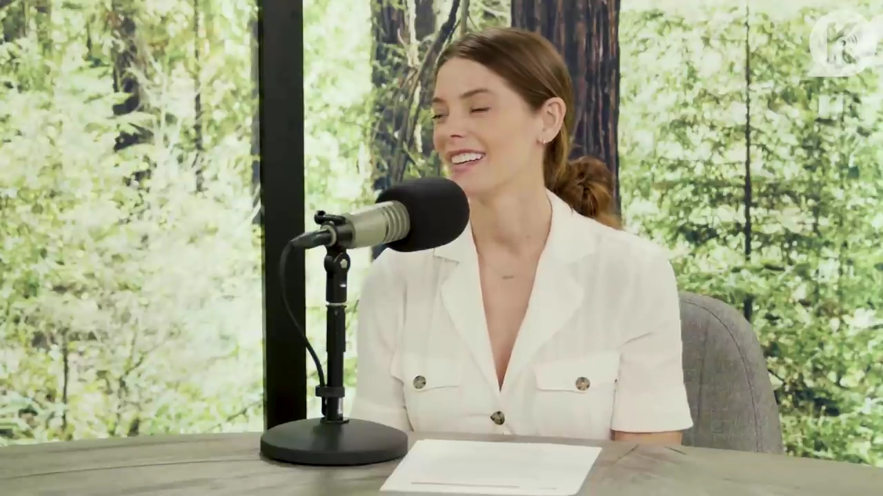 Ashley-Greene-dot-nl_TheTwilightEffect-Aflevering7NewMoonRewatchPart1of3-0044.jpg