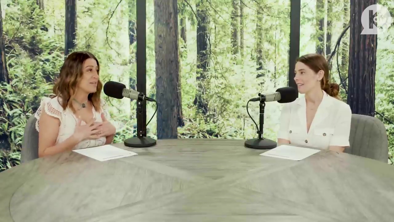 Ashley-Greene-dot-nl_TheTwilightEffect-Aflevering7NewMoonRewatchPart1of3-0050.jpg
