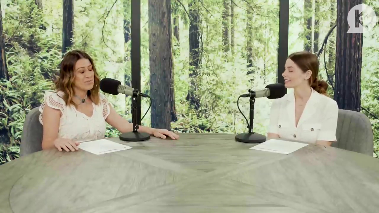Ashley-Greene-dot-nl_TheTwilightEffect-Aflevering7NewMoonRewatchPart1of3-0053.jpg