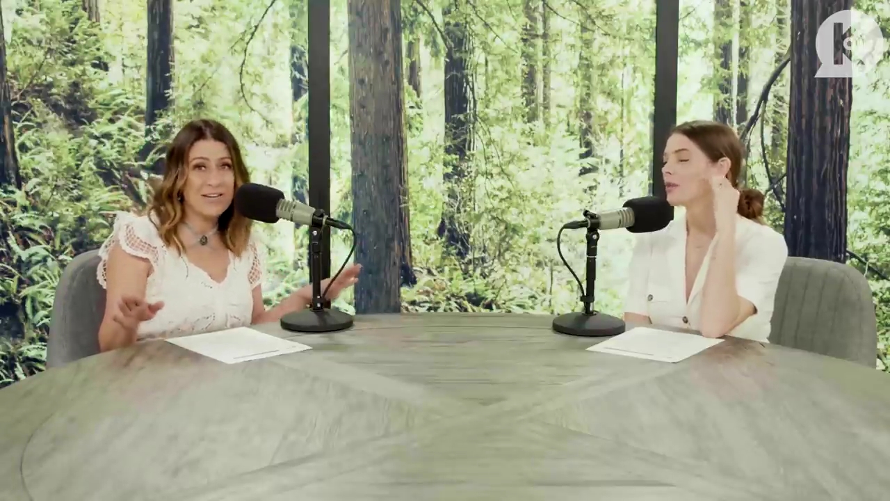 Ashley-Greene-dot-nl_TheTwilightEffect-Aflevering7NewMoonRewatchPart1of3-0064.jpg