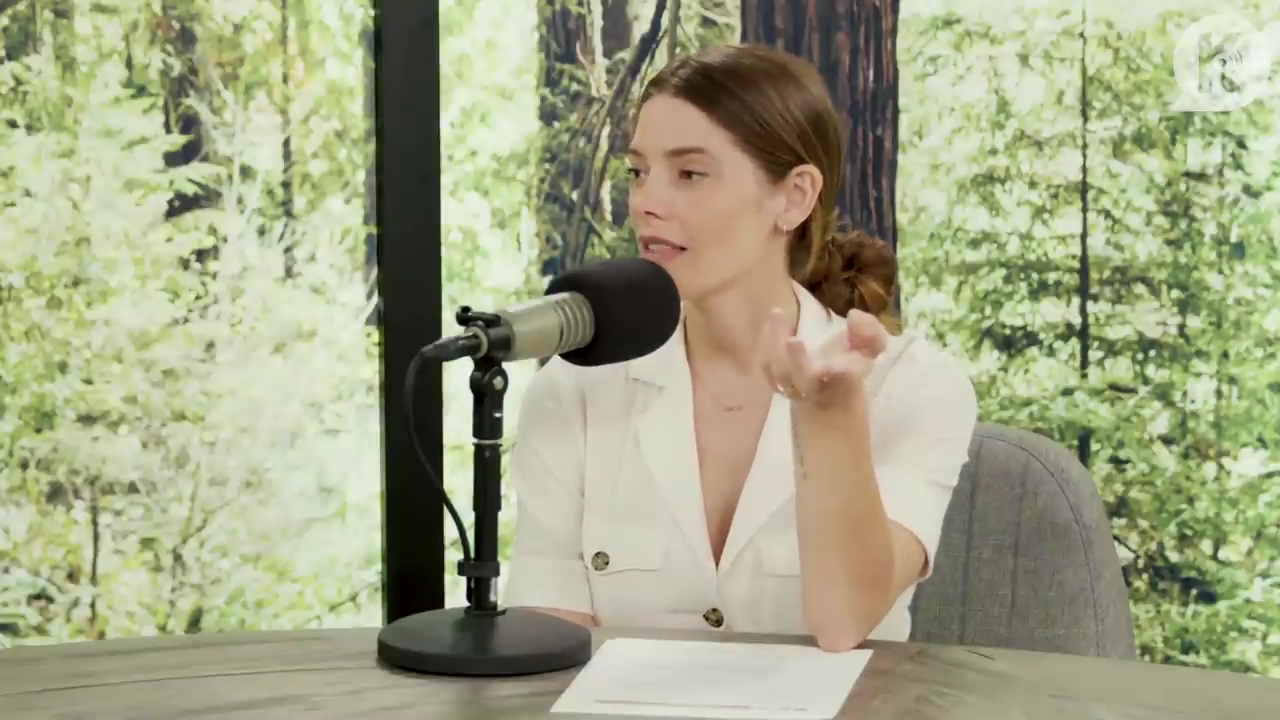 Ashley-Greene-dot-nl_TheTwilightEffect-Aflevering7NewMoonRewatchPart1of3-0077.jpg